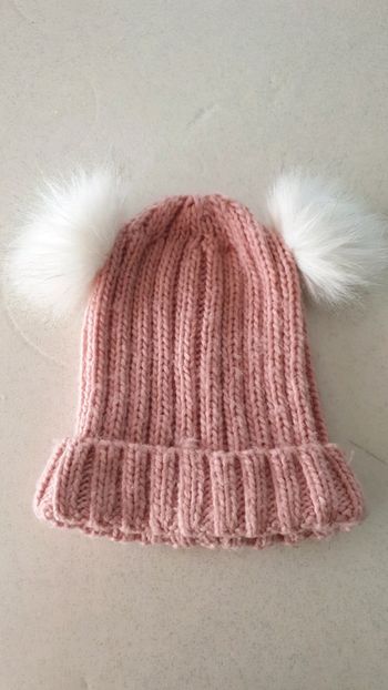 Bonnet a pompons