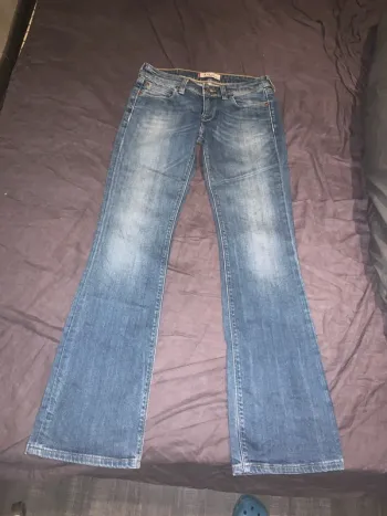 Jean 👖 Lévis