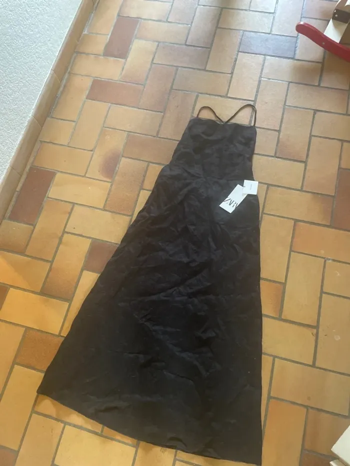 Robe en lin Zara neuve - photo numéro 2