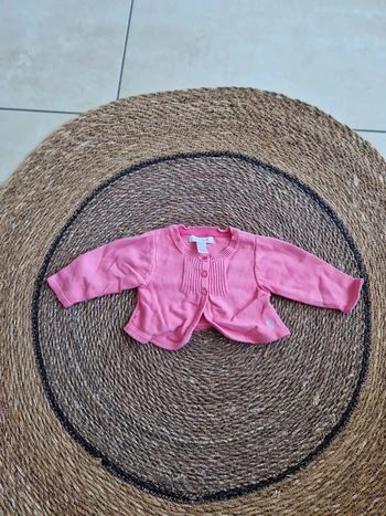 Joli boléro Obaïbi taille 1 mois