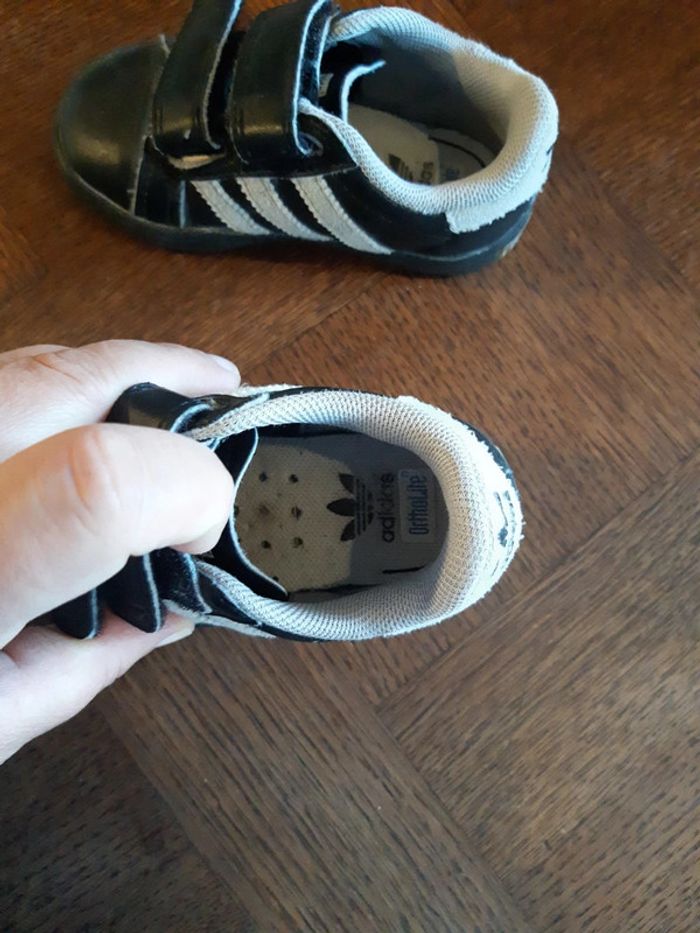 Basket adidas taille 20 - photo numéro 3