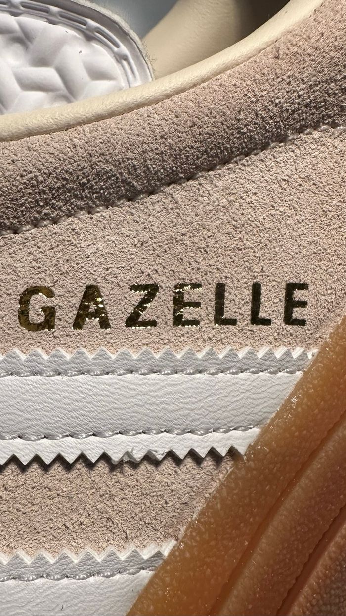 Adidas Gazelle Bold wonder white gold-met - taille 37 1/3 - photo numéro 6