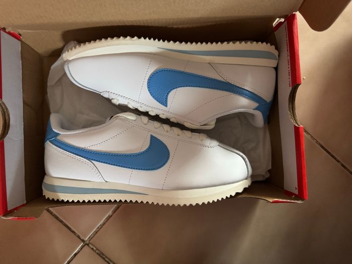 Basket Nike Cortez W full cuir taille 36