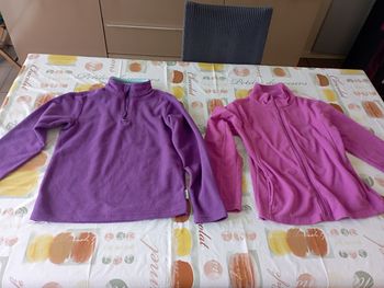 Lot 2 polaires manches longues rose/violet 12 ans marques diverses 6 €
