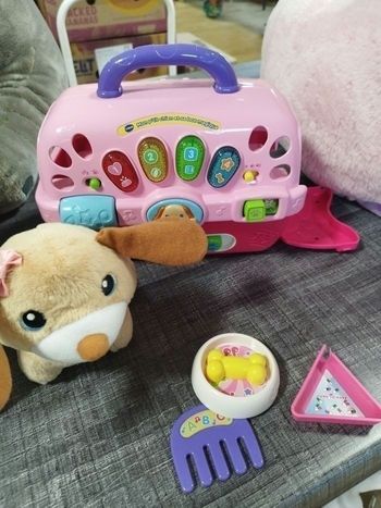 Chien peluche avec cage de transport et accessoires