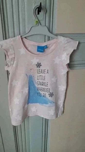 T shirt Reine des neiges 5 ans en très bon état