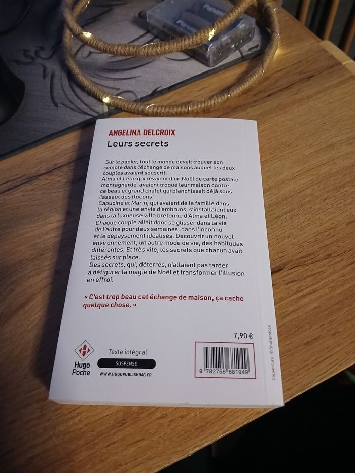 LIVRE LEURS SECRETS DE ANGELINA DELCROIX - photo numéro 2