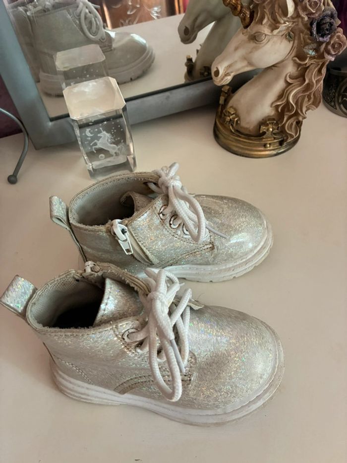 Bottes blanches à paillettes multicolores, taille 22, sans marque. - photo numéro 5