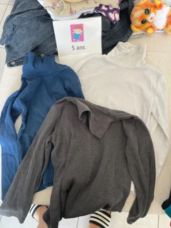 Lot de trois col roulé, cinq ans