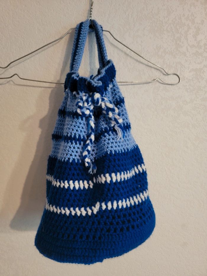 Jolie petit baluchon en laine maille vintage old money