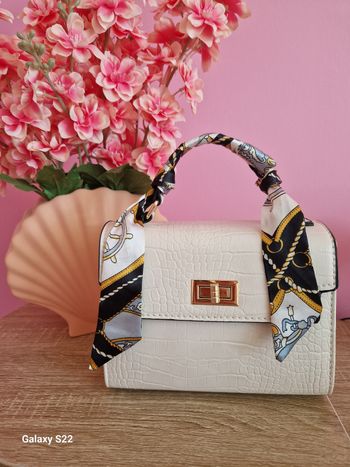 Sac à main bandoulière blanc effet croco détail doré avec foulard