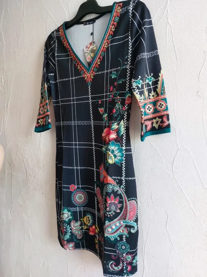 Robe imprimée colorée 101 IDÉES Taille S/M - photo numéro 4