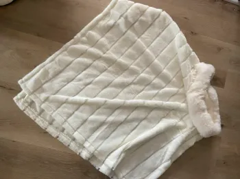 Poncho doux couleur crème neuf TU