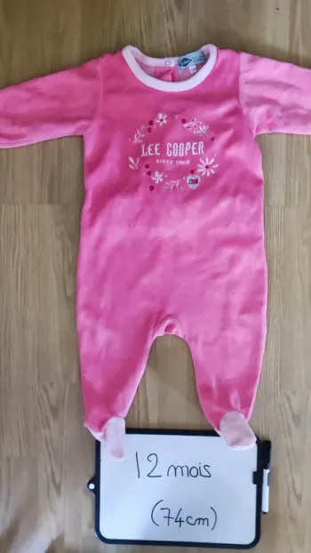 pyjama en velours tout doux taille 12 mois