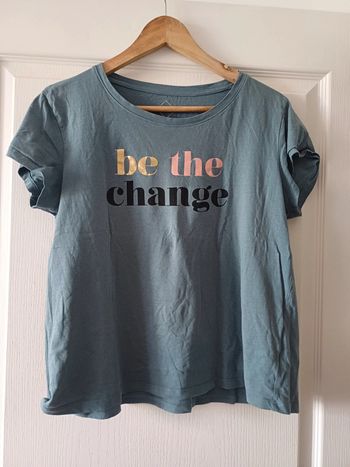 T-shirt vert taille 40