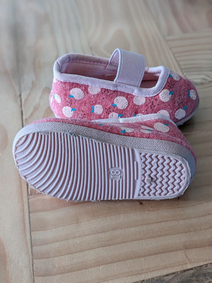 Petites chaussures neuves taille 18 - photo numéro 4