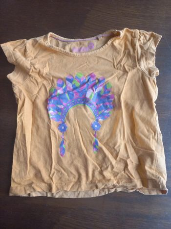 T-shirt orange avec coiffe indienne