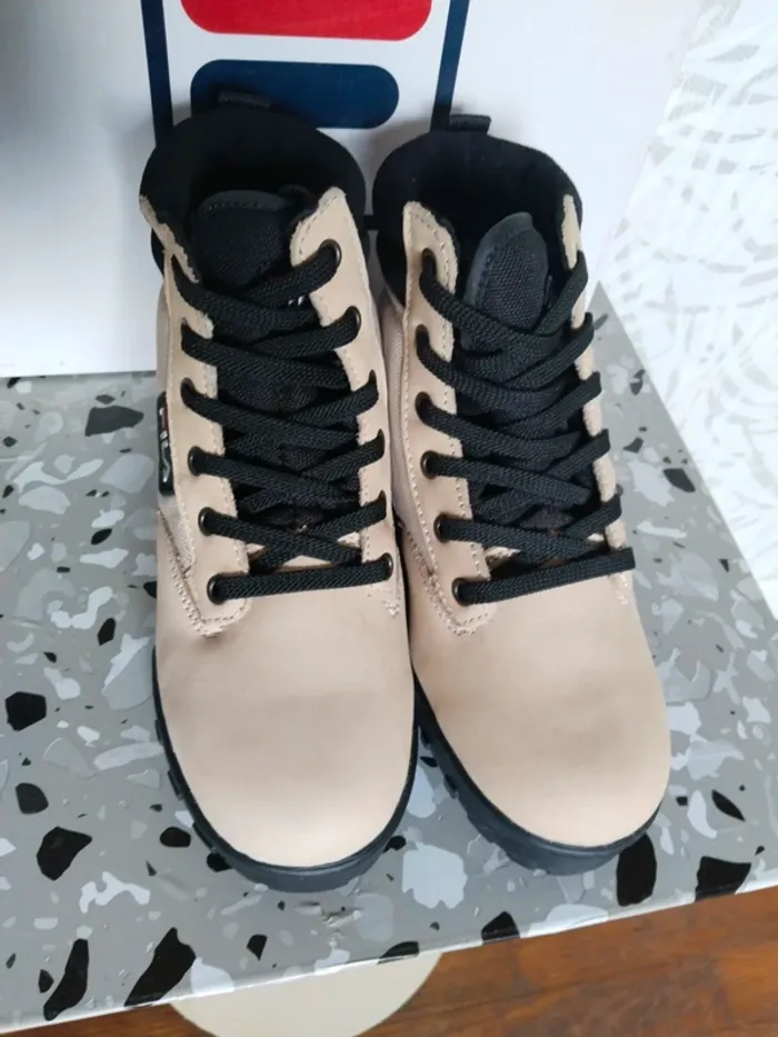 Superbe paire de bottines chaussures rando Fila pointure 37 neuves - photo numéro 4