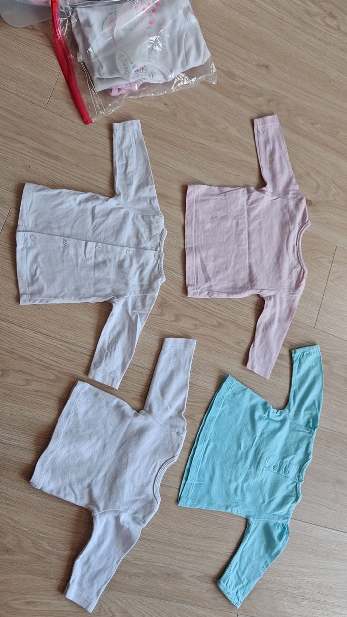 4 t-shirts manches longues 3mois - photo numéro 7