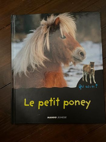 Livre documentaire petit poney