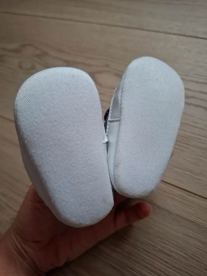 Chaussures bébé 1-3 mois - photo numéro 2