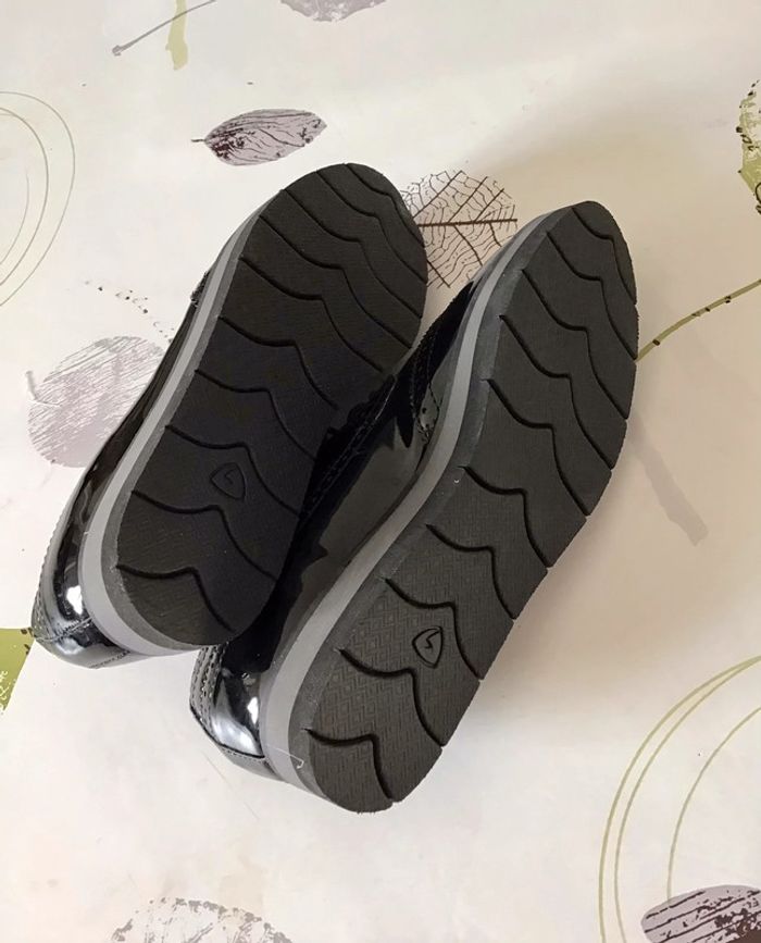 Jolie paire de Chaussures vernis noir taille 36 - photo numéro 6