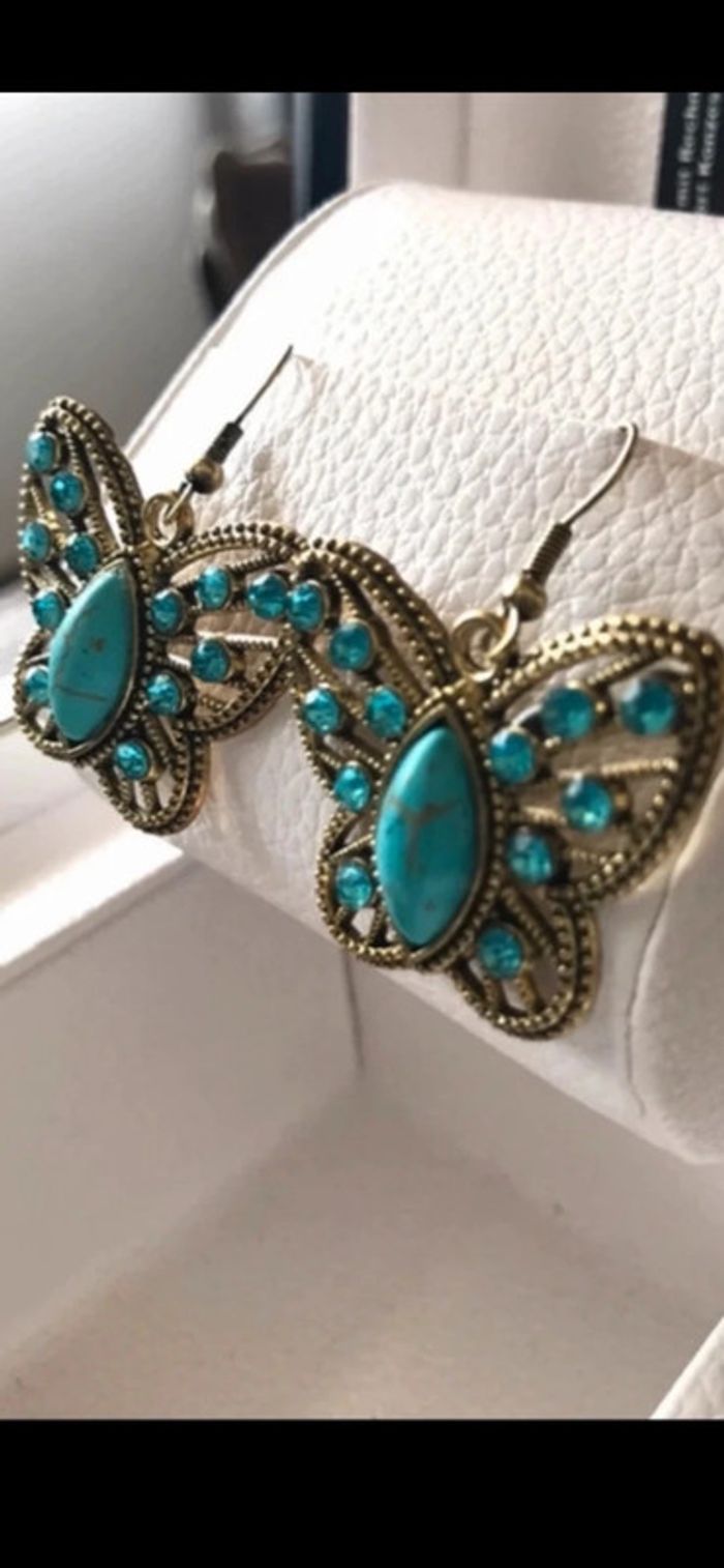 Magnifique paire de boucles d’oreilles papillons avec strass et turquoise - photo numéro 6