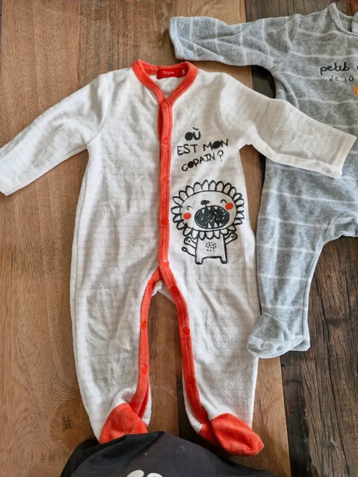 Lot 2 pyjamas 6 mois - photo numéro 3