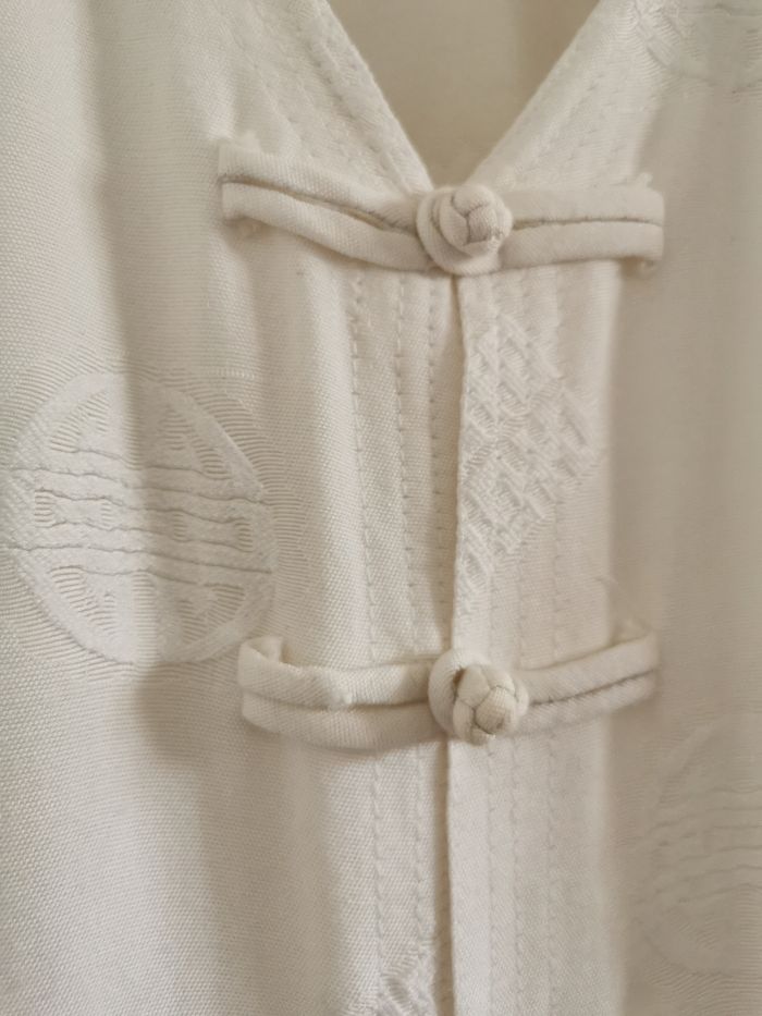 Veste en soie écru motifs idéogrammes brodés - photo numéro 2