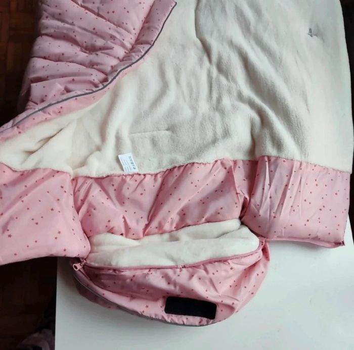 Chancelière universelle neuve , imperméable et doublée polaire  pour poussette avec des gants - photo numéro 5