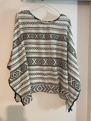 Jolie pull ponchon Grain de Malice taille S/M en excellent état