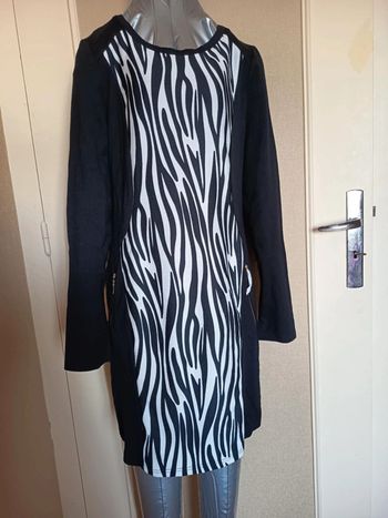 Robe cintrée Marque Bubblee. (A45)