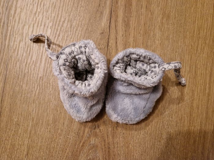 Chaussons réversibles 3/6 mois - photo numéro 3