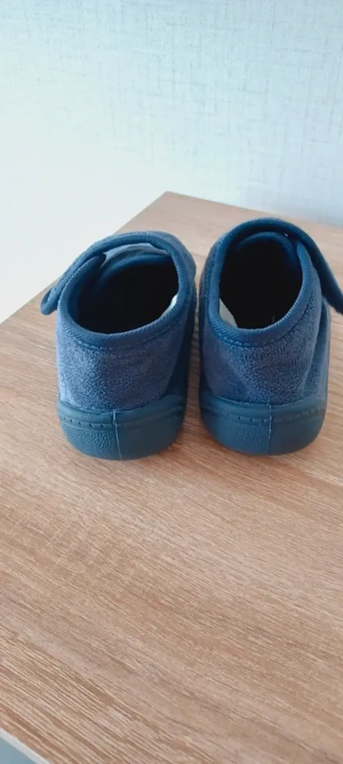 Paire de chaussons motif dinosaures garçon taille 24 - photo numéro 7