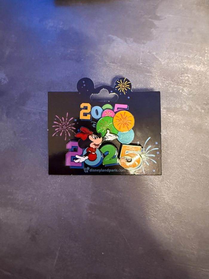 Pins Minie collection disneyland 2025