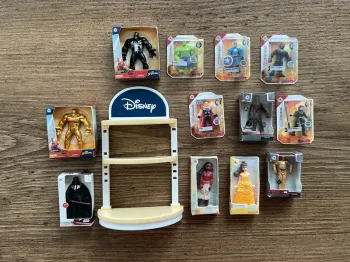 Lot 1 - Mini Brands Disney