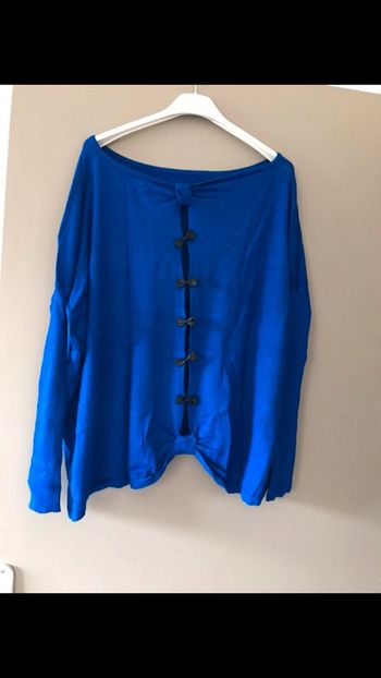 Pull oversize bleu électrique