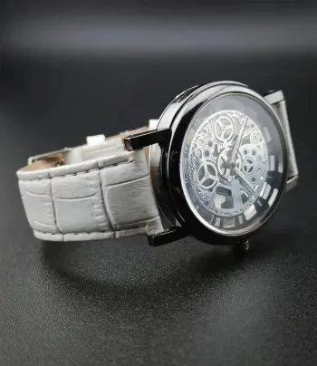 Montre blanche, mécanique argentée apparente