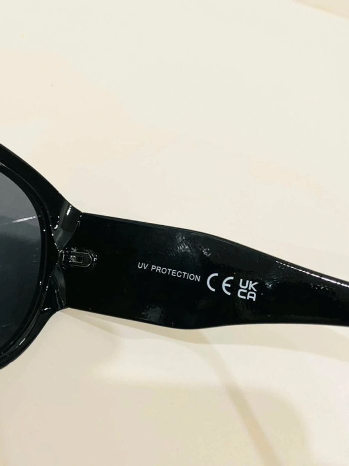 Lunette de soleil mixte noire et dorée bras large taille large - photo numéro 3