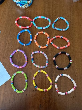 Lot 12 bracelets différents coloris