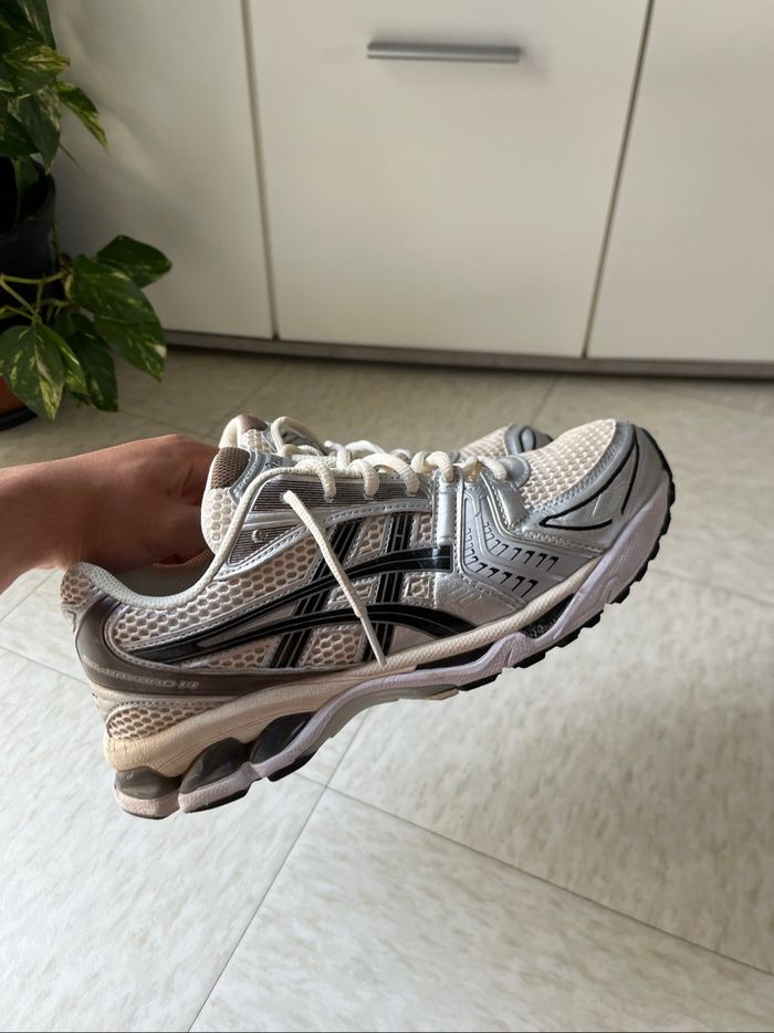Paire d’asics - photo numéro 2