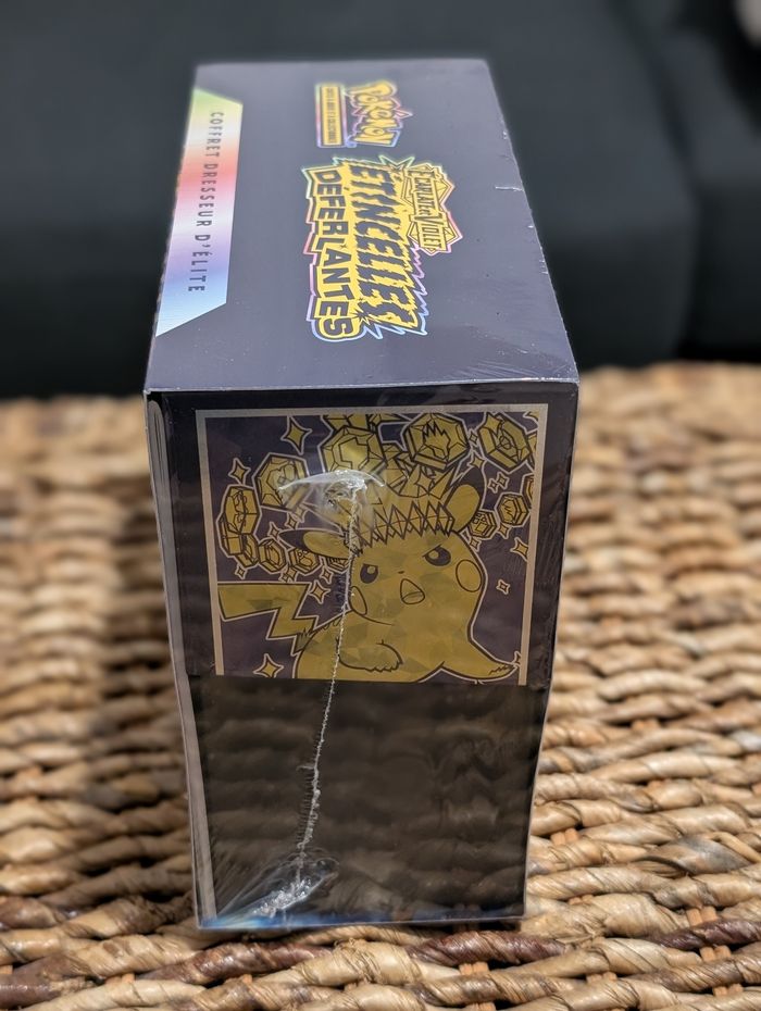 ETB Pokémon Coffret Dresseur d'élite Pikachu Étincelles Déferlantes EV08 Fr - photo numéro 2