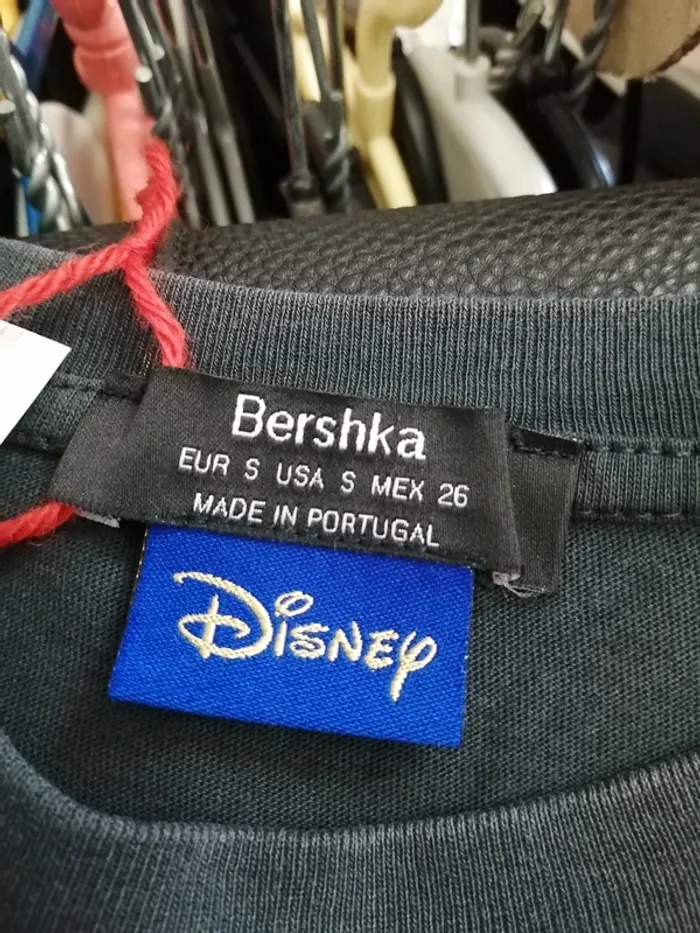 Tee-shirt crop top gris foncé imprimé dysney / bershka x disney / (S) - photo numéro 5