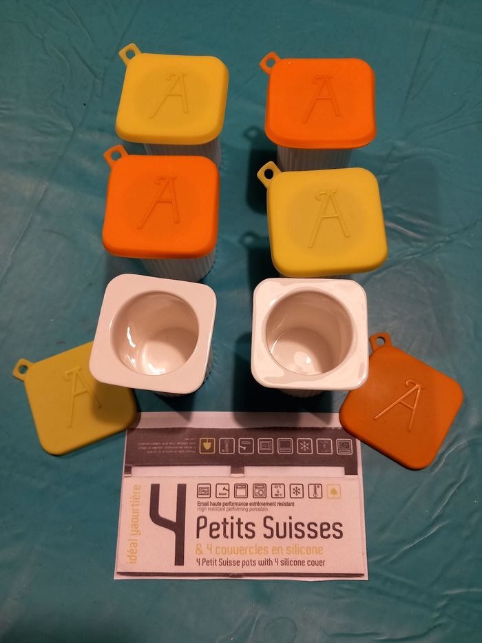6 pots petits suisse + couvercles NEUF