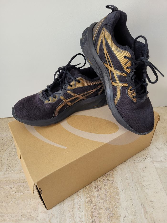 Baskets Asics Noires et dorées - photo numéro 3
