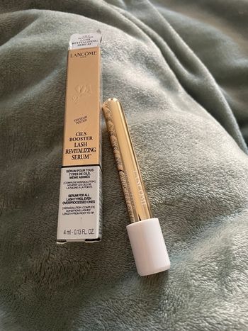 Sérum pour les cils Lancôme Cils Booster Lash Revitalizing Serum.