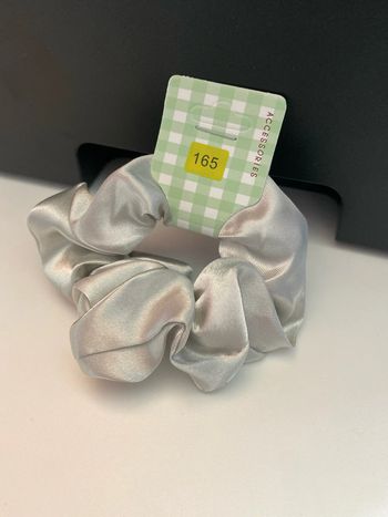 Chouchou matière satinée gris