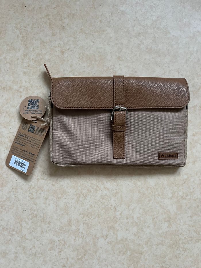 Pochette cabaïa pour sac à dos neuf Jamais utilisé avec étiquette