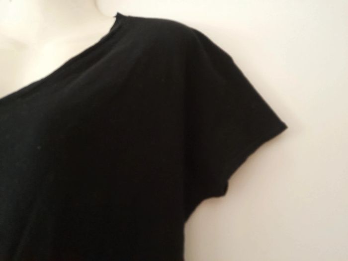 Tee-shirt noir col V Zara - photo numéro 3