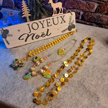 Lots de colliers jaunes doré multicolore